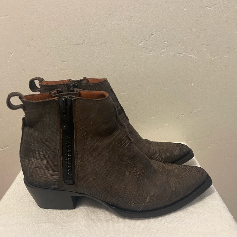 Frye  Sacha Moto shortie rocker/cowboy ankle boots